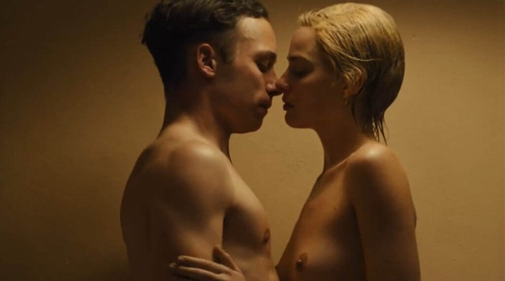 Margot Robbie Nude - Tits and Nipples